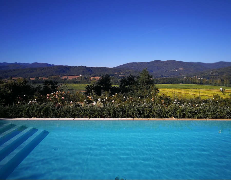 Vista sulla Valtiberina dalla piscina