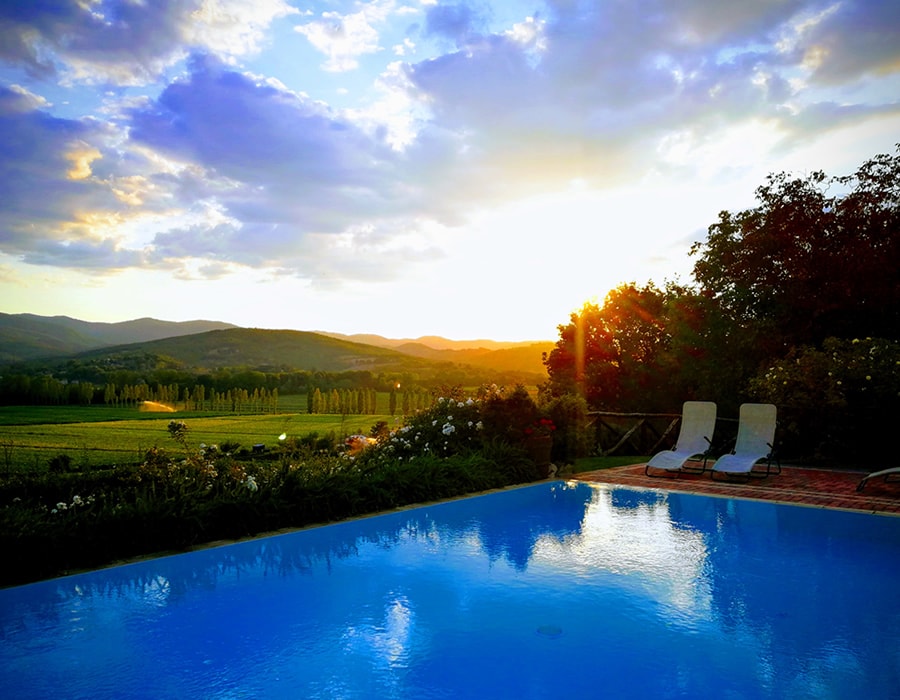 Tramonto dalla piscina con vista